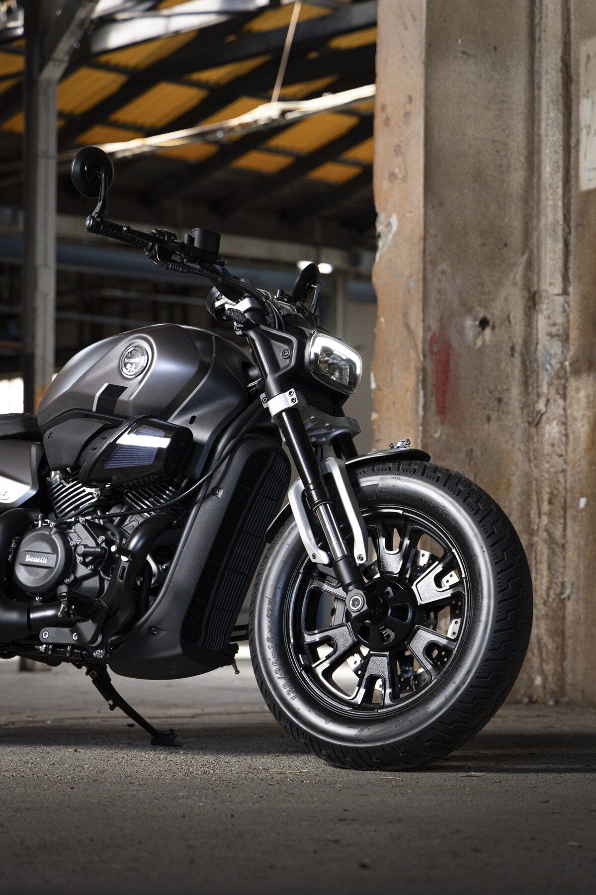 Benelli Leoncino Bobber 400